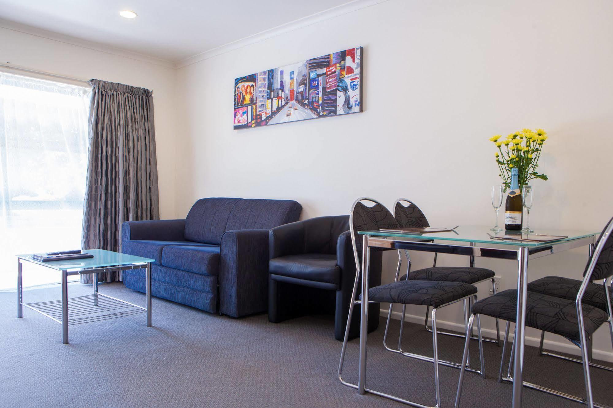 Antonio Mews Motel Стратфорд Экстерьер фото