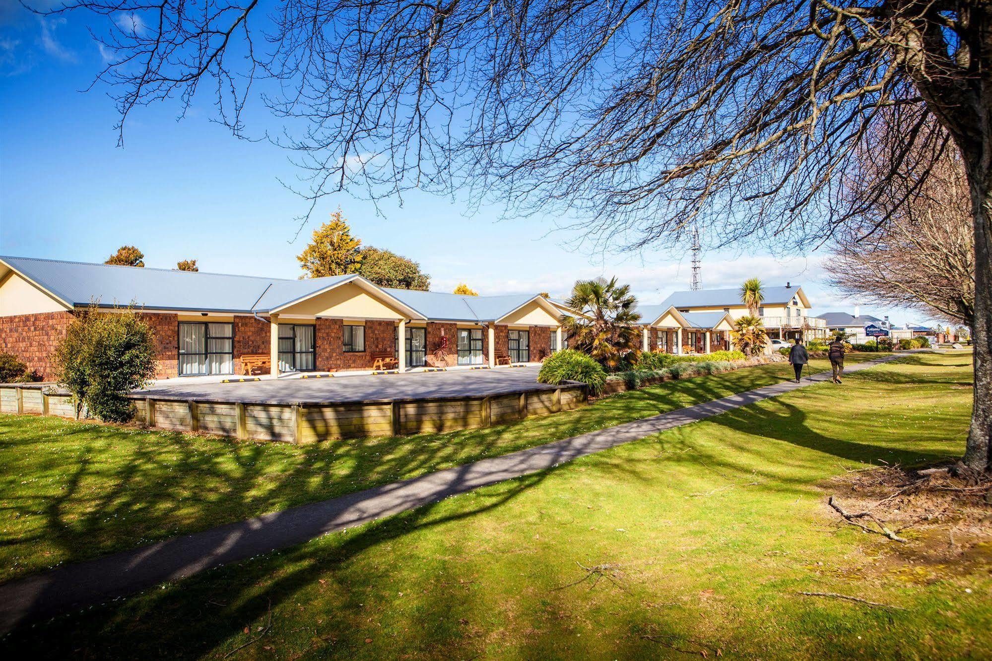 Antonio Mews Motel Стратфорд Экстерьер фото