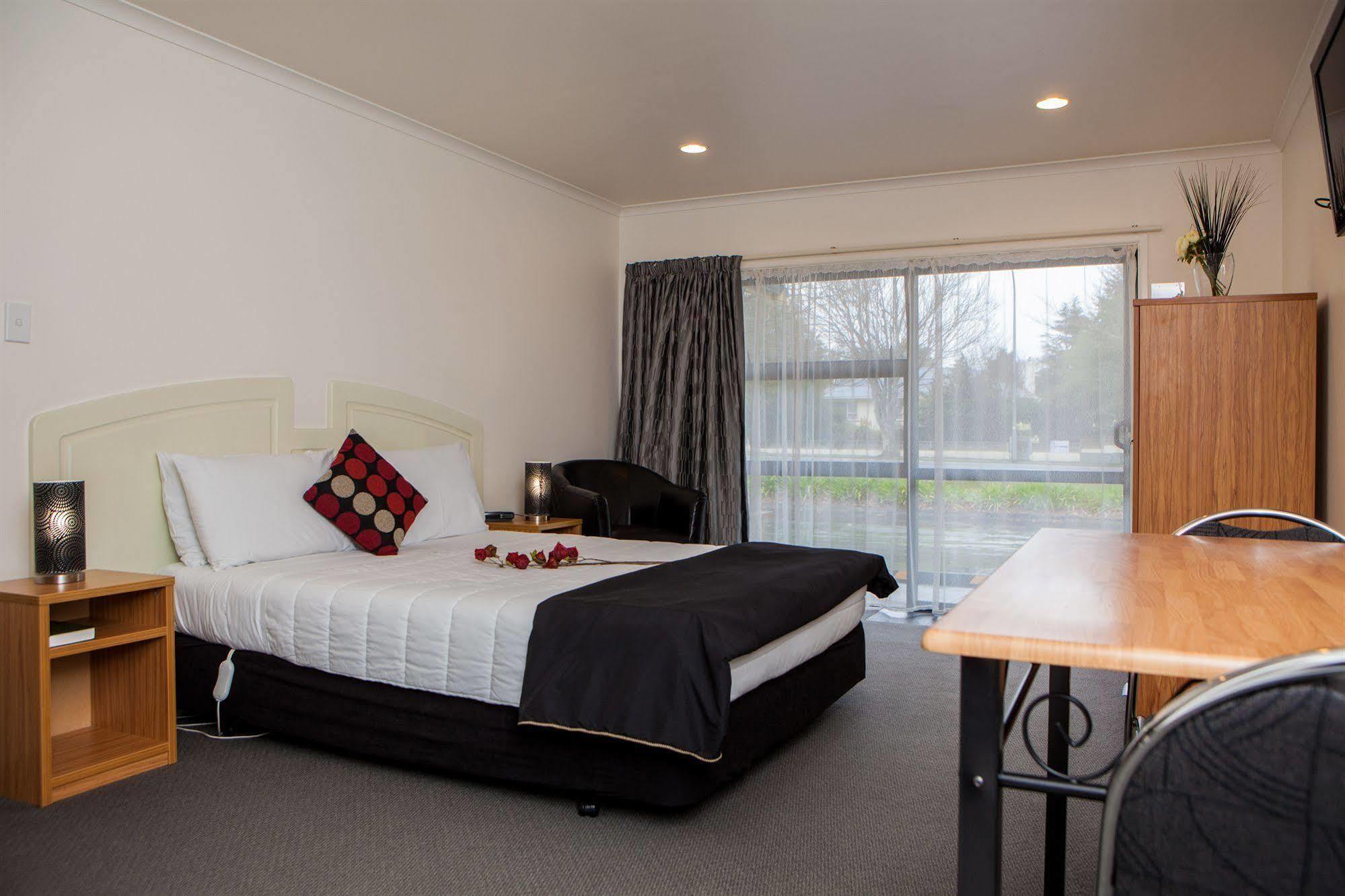 Antonio Mews Motel Стратфорд Экстерьер фото