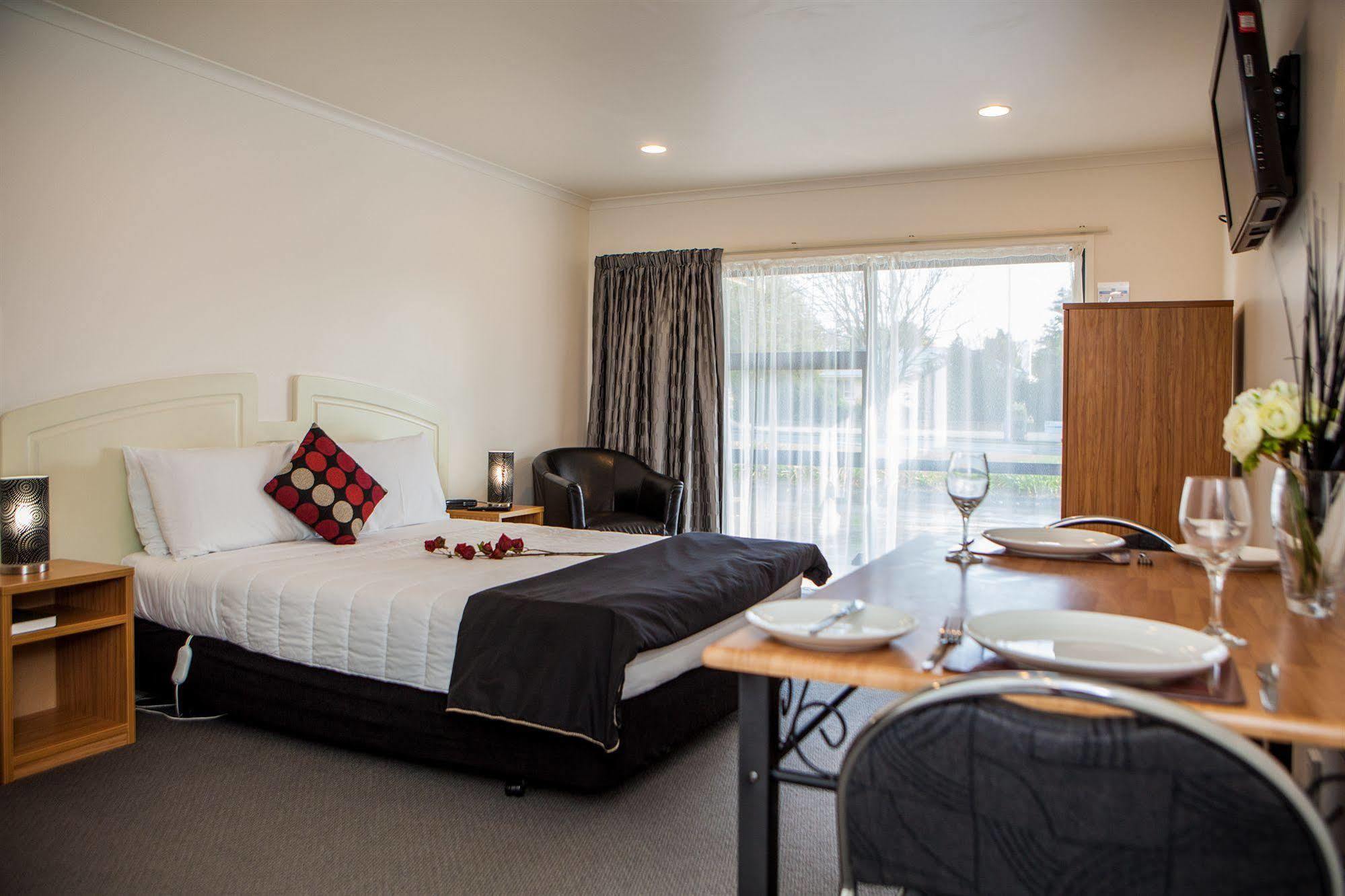 Antonio Mews Motel Стратфорд Экстерьер фото